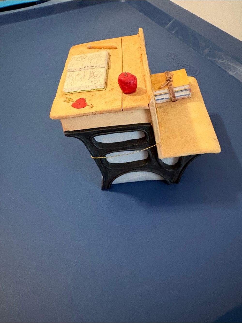Vintage 1988 George Good Corp "School Days" Musical Desk Music Box with Tag EUC - Picture 3 of 14